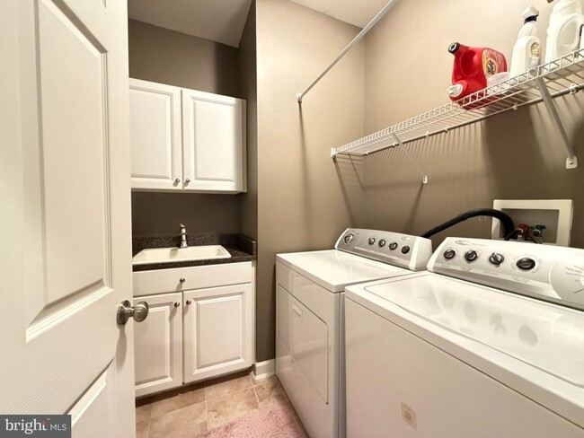 Building Photo - 9804 Anvil Ct