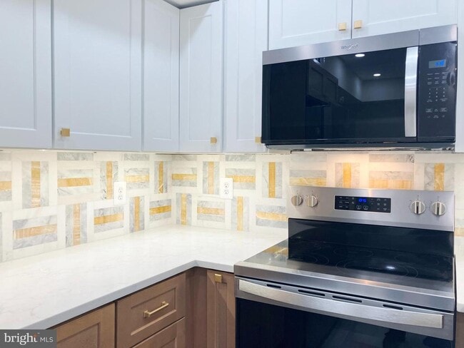 Building Photo - 428 Hampton Ct