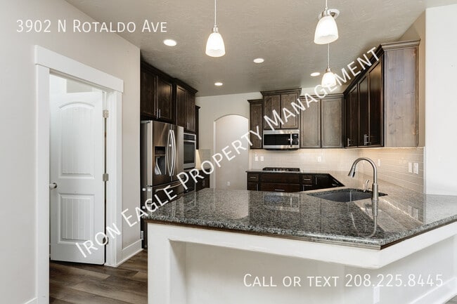 Building Photo - 3902 N Rotaldo Ave