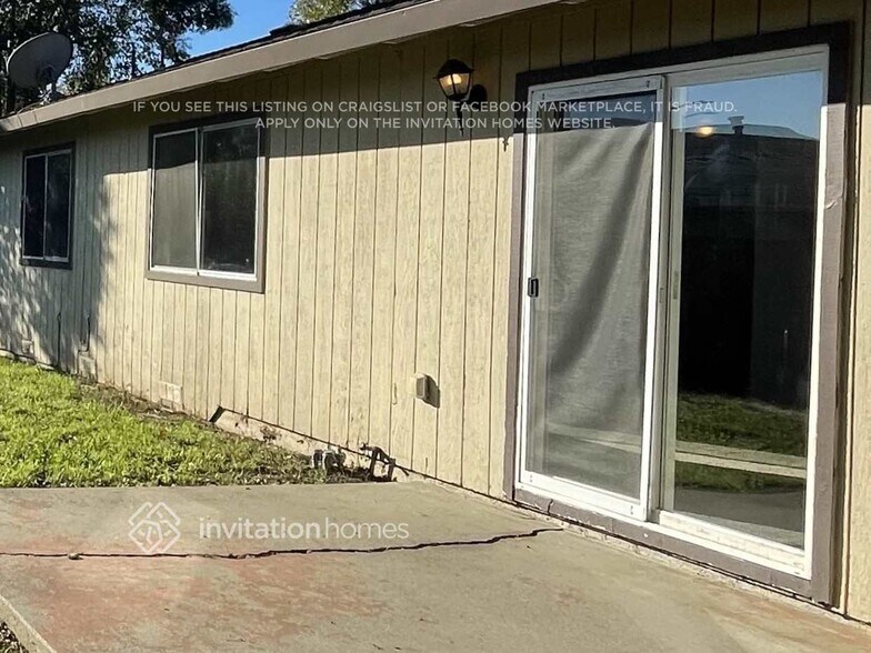 Building Photo - 555 Spruce St