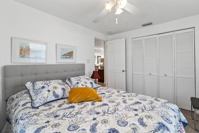 Building Photo - FURNISHED SHORT TERM RENTAL - 3 Bed / 2 Bath - Single Family Pool Home - $3,250/month