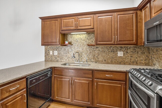 Building Photo - 450 Bridle Trail