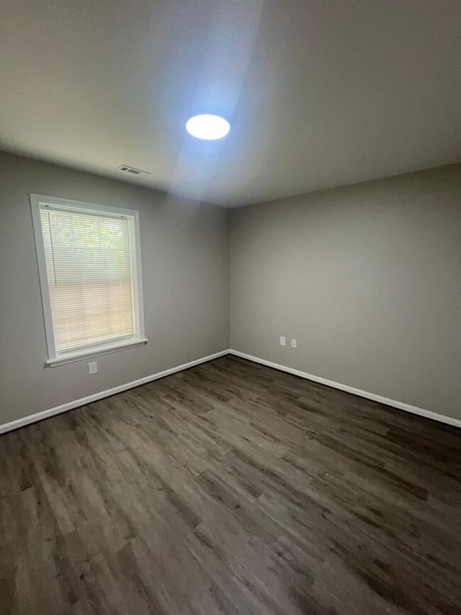 Building Photo - Gorgeous Fully Renovated 4 br/2 bath!