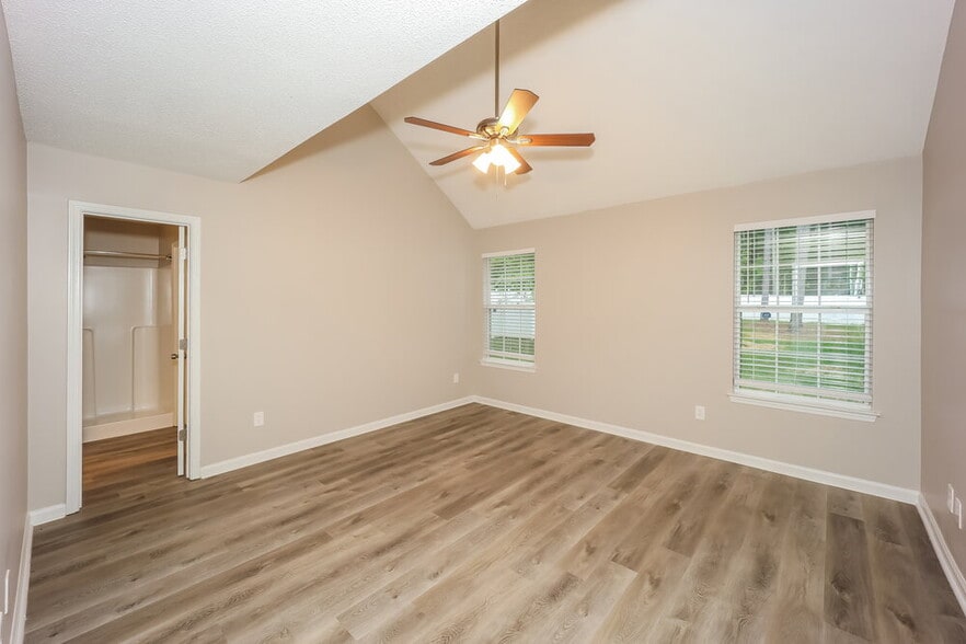 Building Photo - 215 Penny Ln