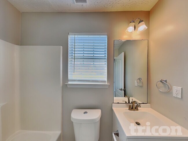 Building Photo - 1005 Ulster Ct