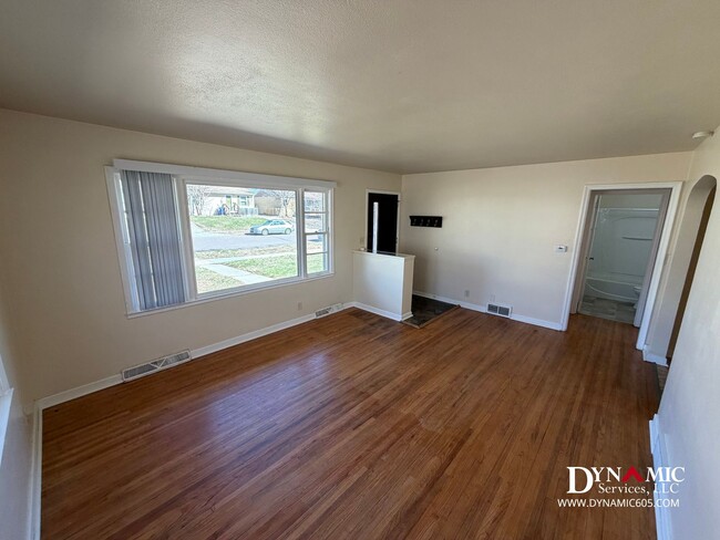 Building Photo - Updated 4+ Bedroom, 2 Bathroom House By Augustana University