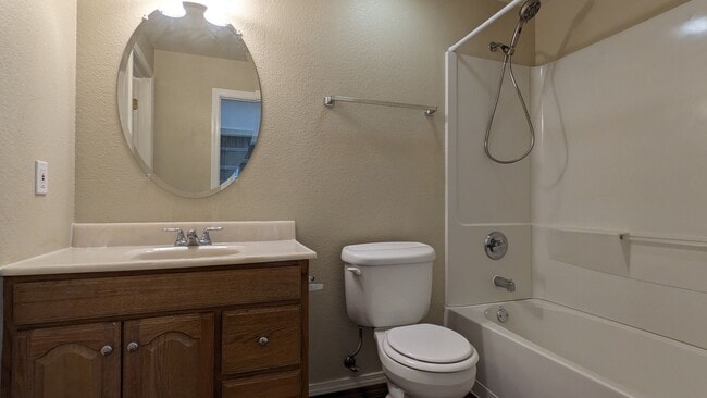 Building Photo - Large 4 Bed 3.5 Bath in Stetson Hills