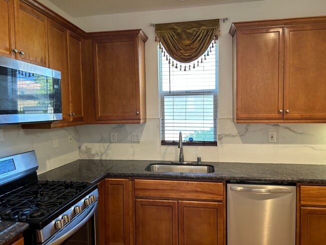 Building Photo - 31750 Paseo de Castaic