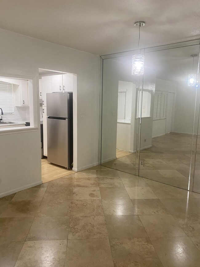 Building Photo - 100 Royal Palm Way