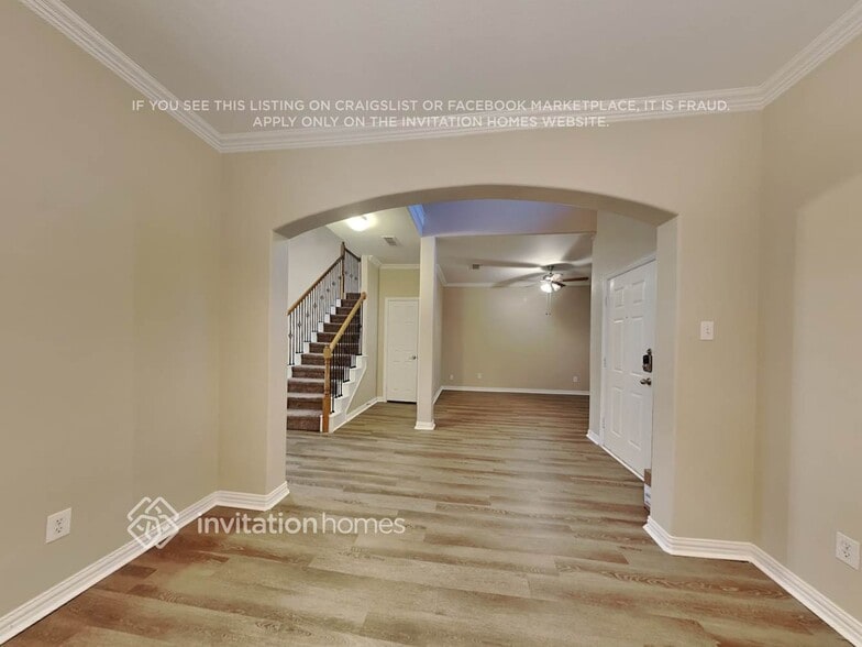Building Photo - 2206 Kingsley Dr