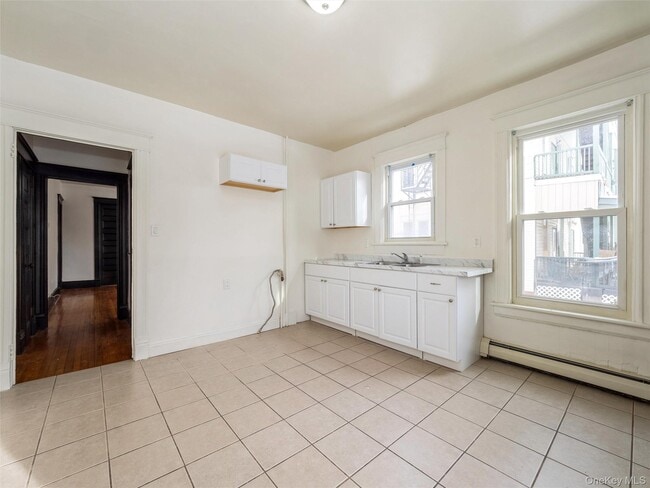 Building Photo - 236 Mansion St