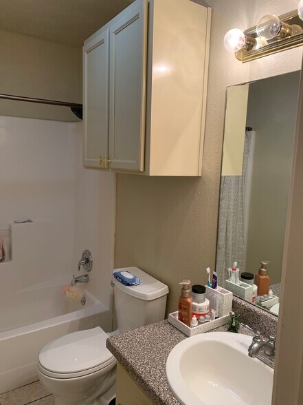 Building Photo - 121 Ramon Cardenas Dr