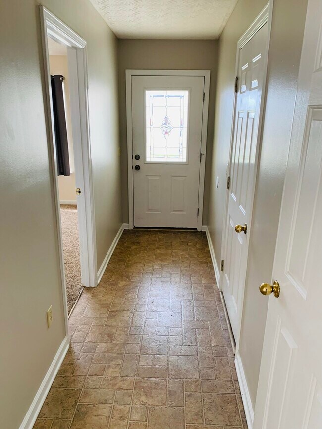 Building Photo - 112 Hunter Ridge Dr