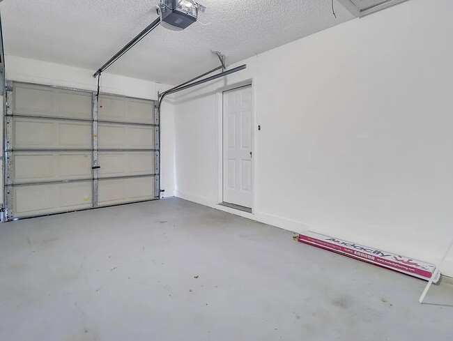 Garage - 703 Waterfield Dr