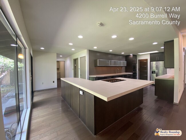 Building Photo - Sprawling Ranch with Open Floorplan & Exce...