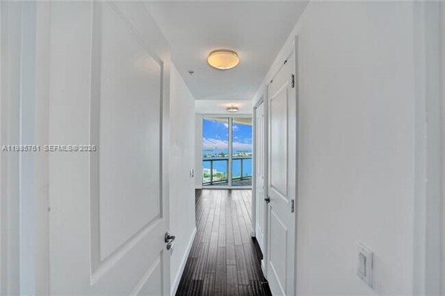 Building Photo - 480 NE 30th St