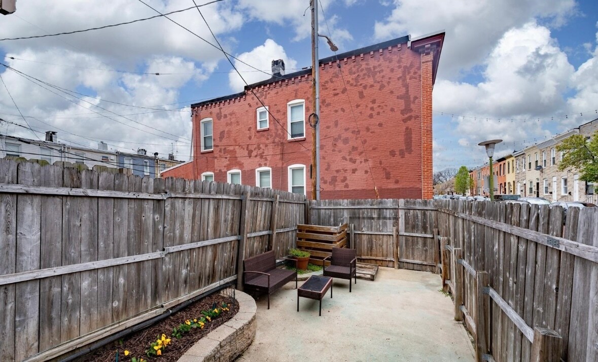 Building Photo - 2808 E Fairmount Ave