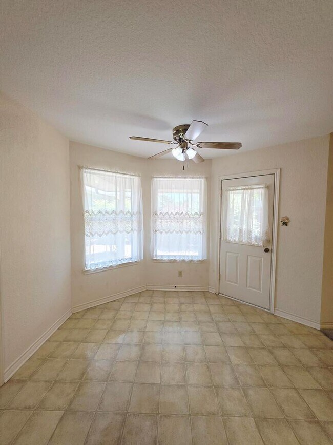 Building Photo - 651 Purple Sage Dr