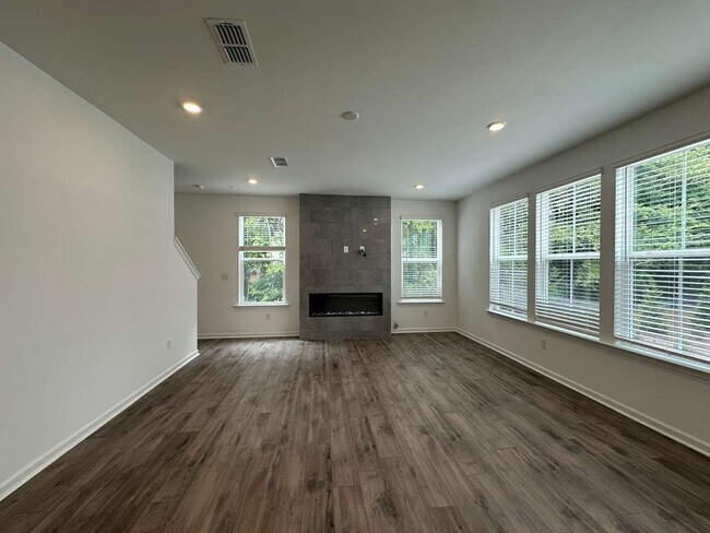 Building Photo - 5016 Rill Ct