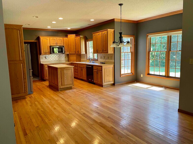 Building Photo - 1895 Highbank Dr