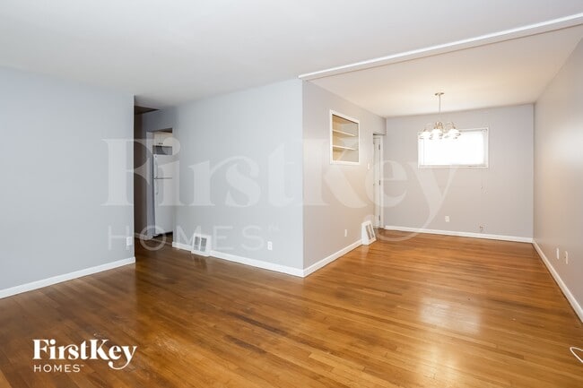 Building Photo - 1095 Ozment Dr