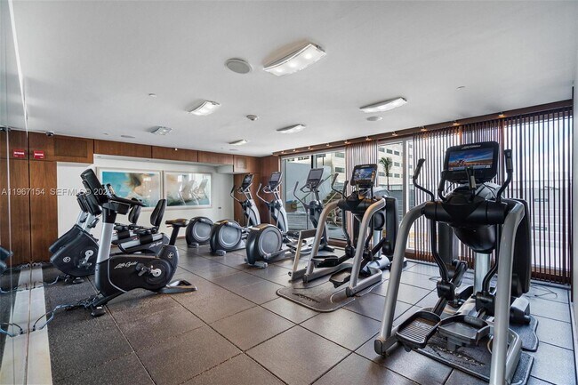 Building Photo - 325 S Biscayne Blvd