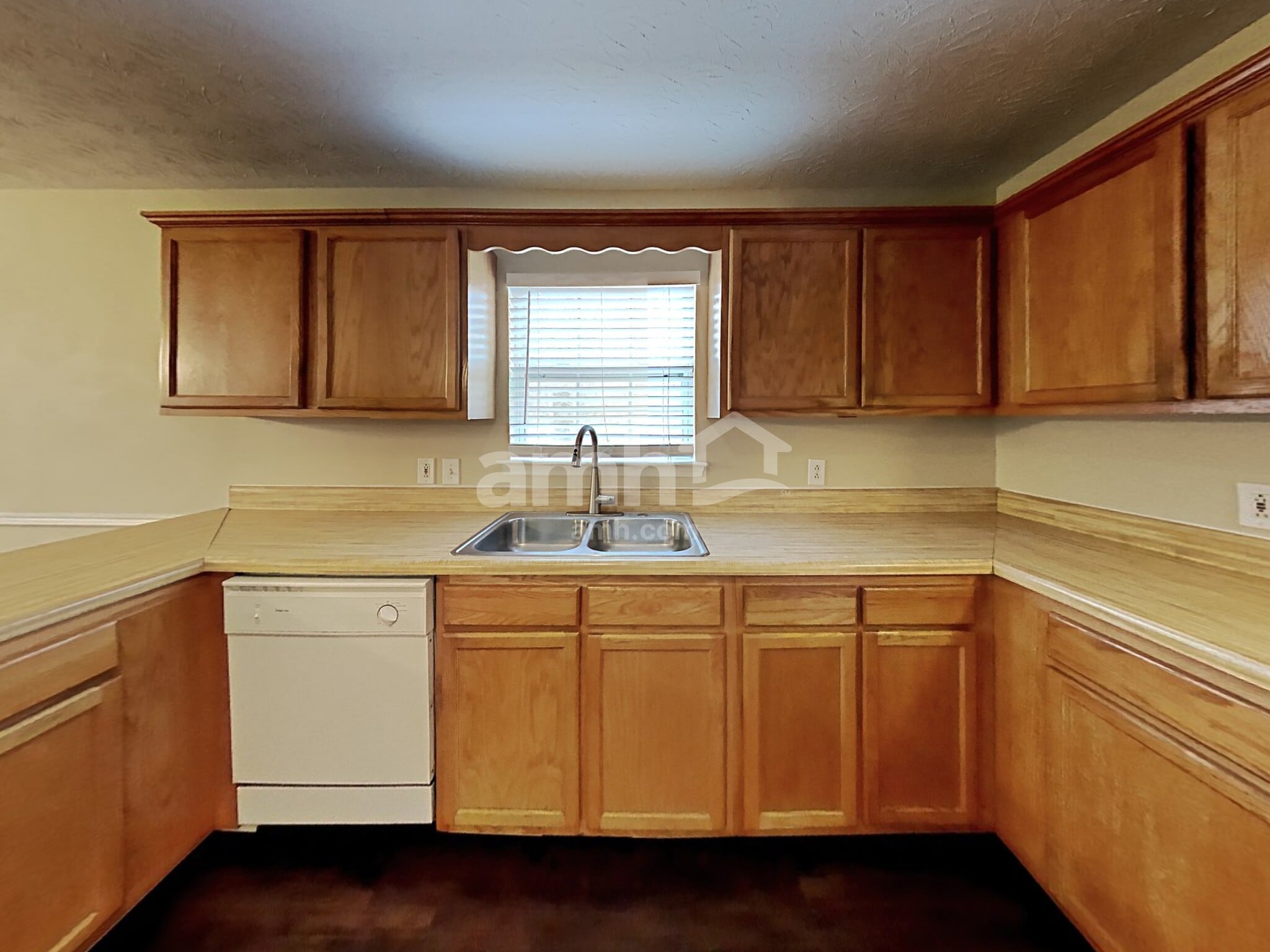 Building Photo - 7411 Meadowwood Way