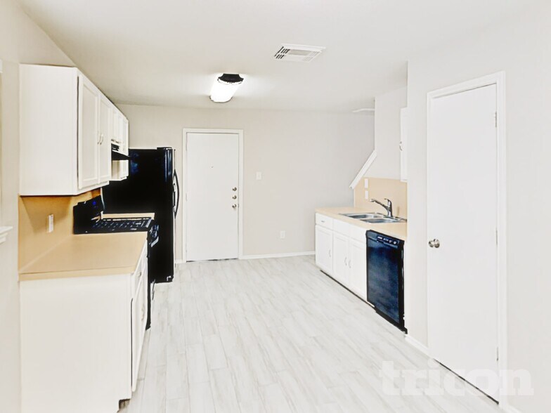 Building Photo - 12402 Grossmount Dr