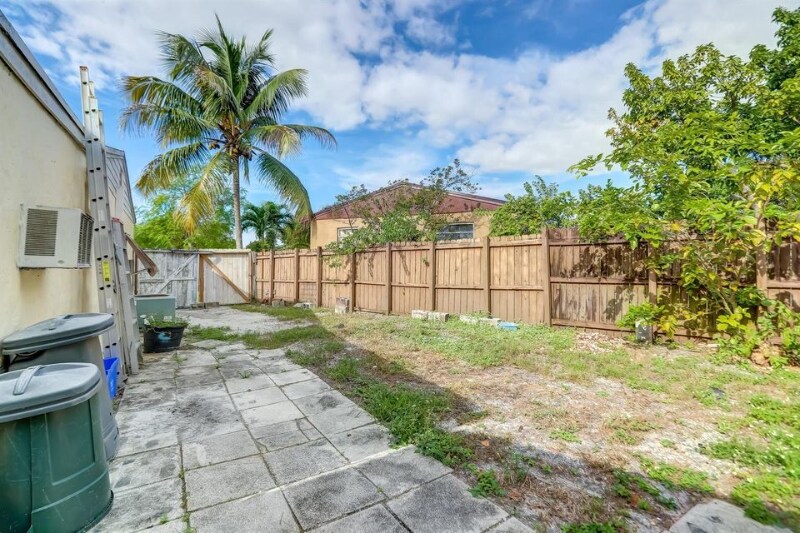 Building Photo - 2XXX SW 42nd St