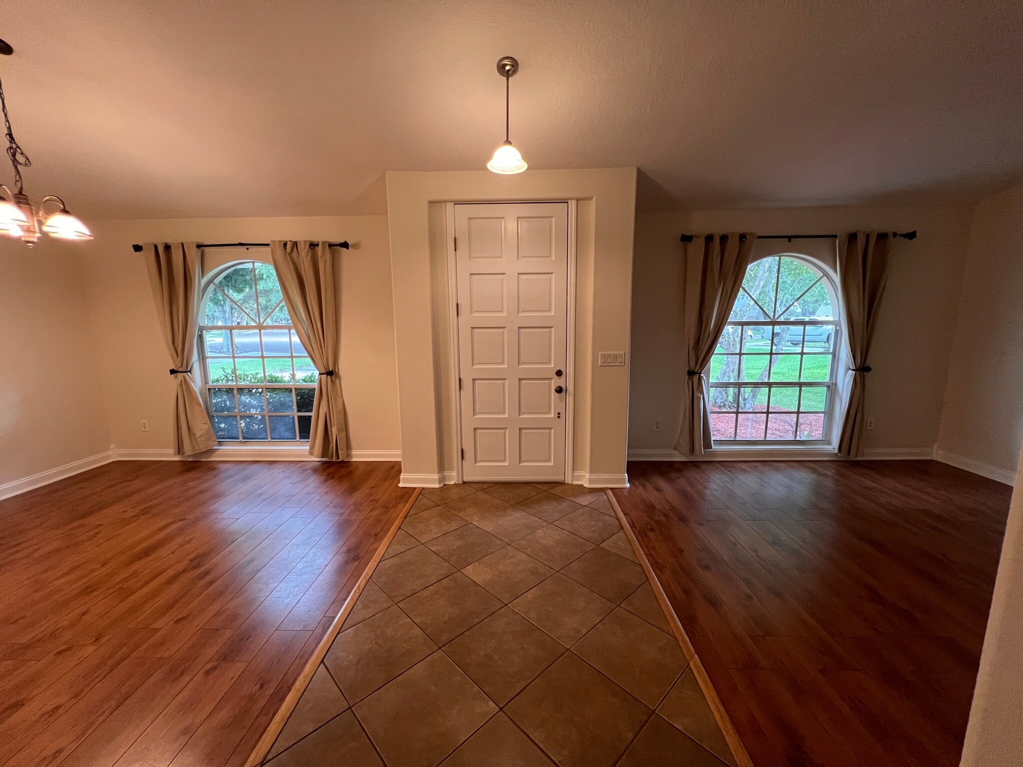 Building Photo - 345 Silver Pine Dr