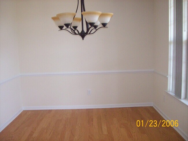 Building Photo - 3 Bedroom, 2.5 Bath Home in Bonnie Vista Community