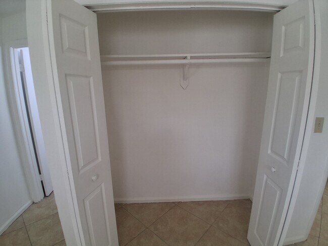 Building Photo - 401 SW 13th Pl