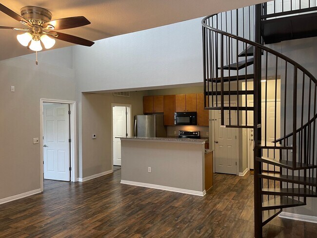 Building Photo - WEST CAMPUS PENTHOUSE  2/2 + Loft, 2 parking