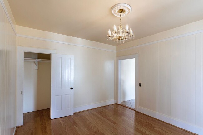 Building Photo - 214 W Ortega St