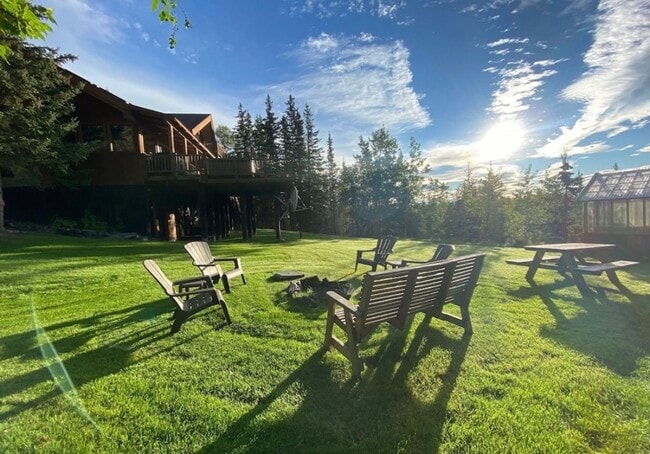 Building Photo - FURNISHED SEASONAL RENTAL