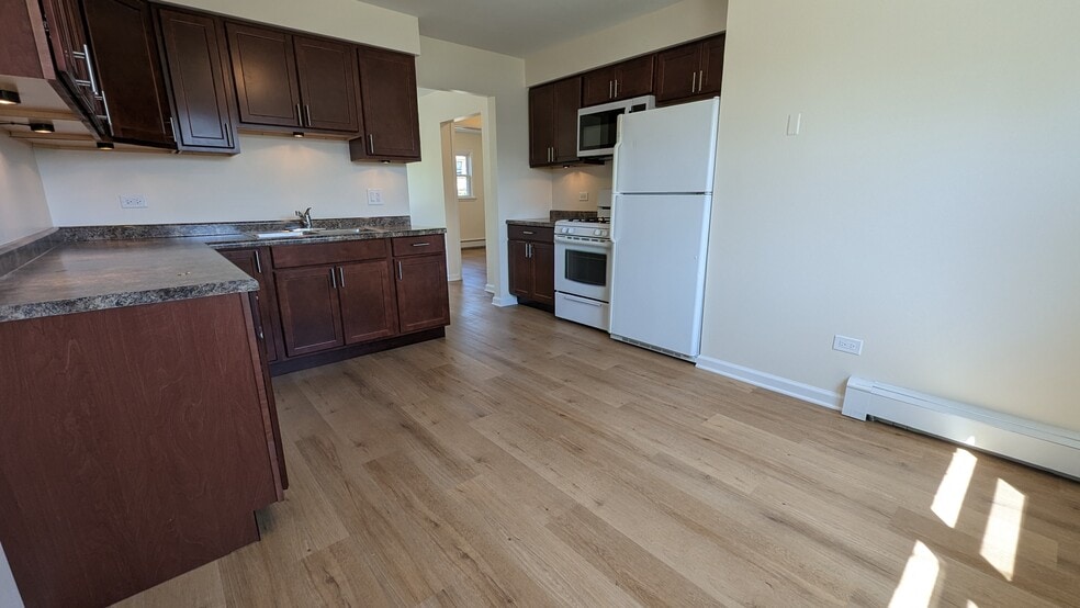 Building Photo - 14475 Jefferson Ave