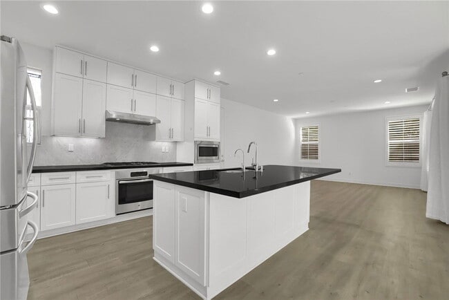 Building Photo - 30 Lilac