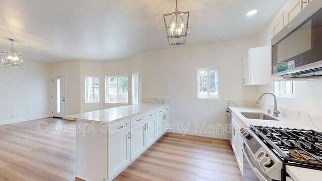 Building Photo - 1115 Pacific Ave