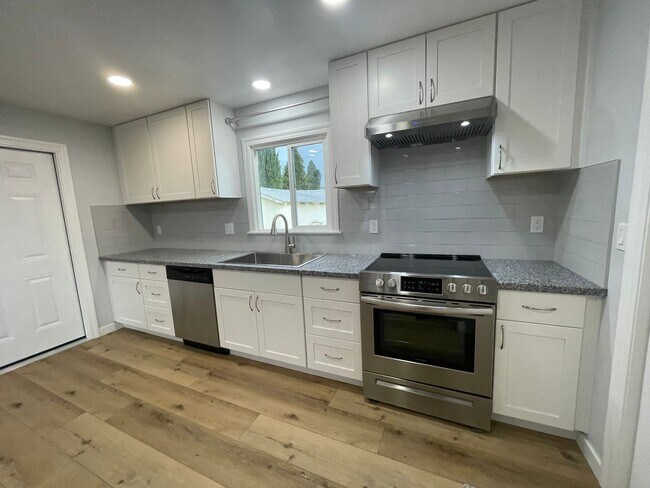 Building Photo - 1-148 1/2 Winema Way