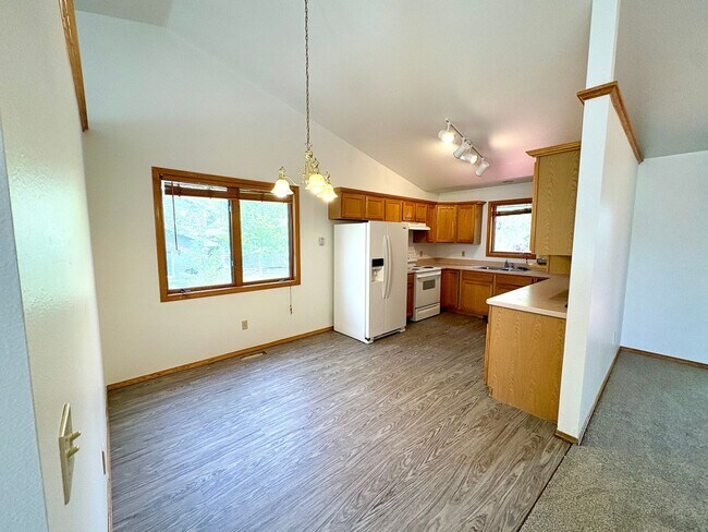Building Photo - 2905 High Park Dr