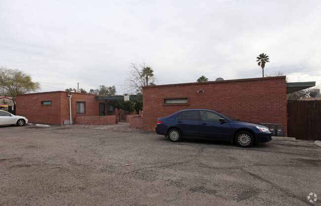 Building Photo - 2554-2564 E Lester St