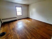 Building Photo - 702 Don St