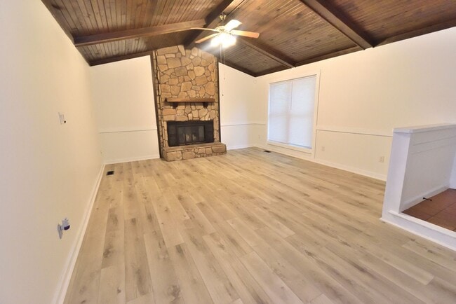 Building Photo - 1713 Old Barn Rd