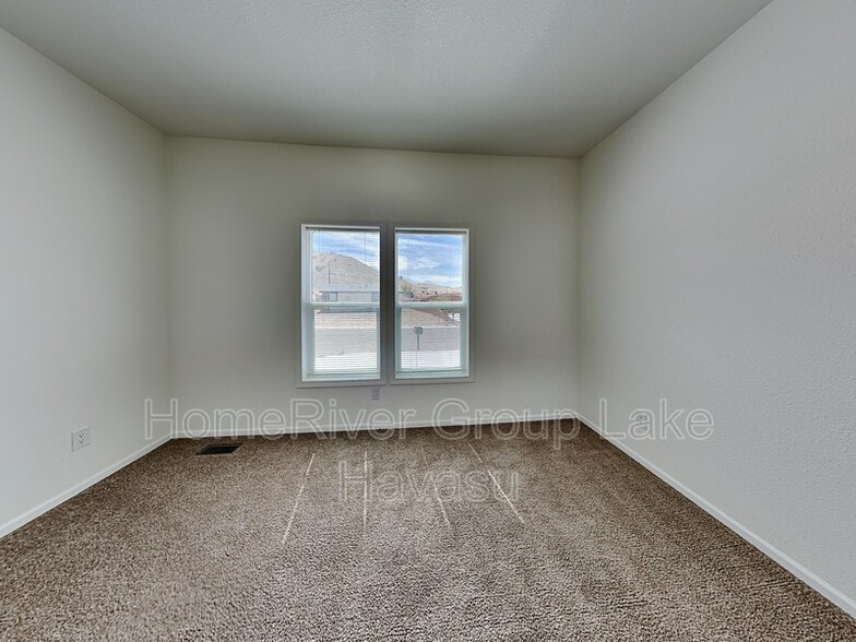 Building Photo - 3012 Diane Dr
