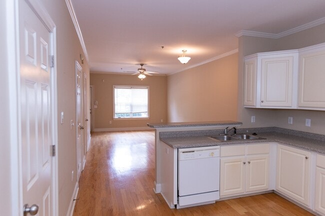 Building Photo - 2 Bed 2.5 Bath Condo