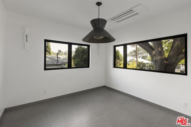 Building Photo - 2287 Baxter St