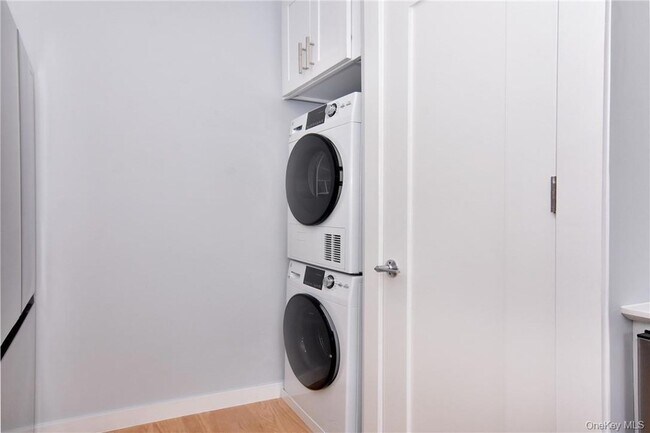 Building Photo - 2 West St