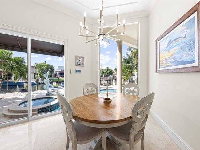 Building Photo - 3030 NE 45th St