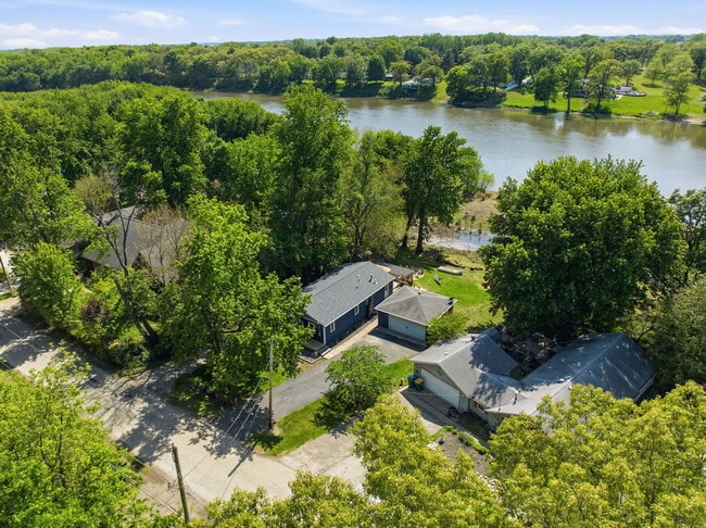 Building Photo - 34500 S Lakeside Terrace