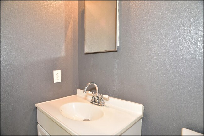 Building Photo - 14325 Island Point Dr